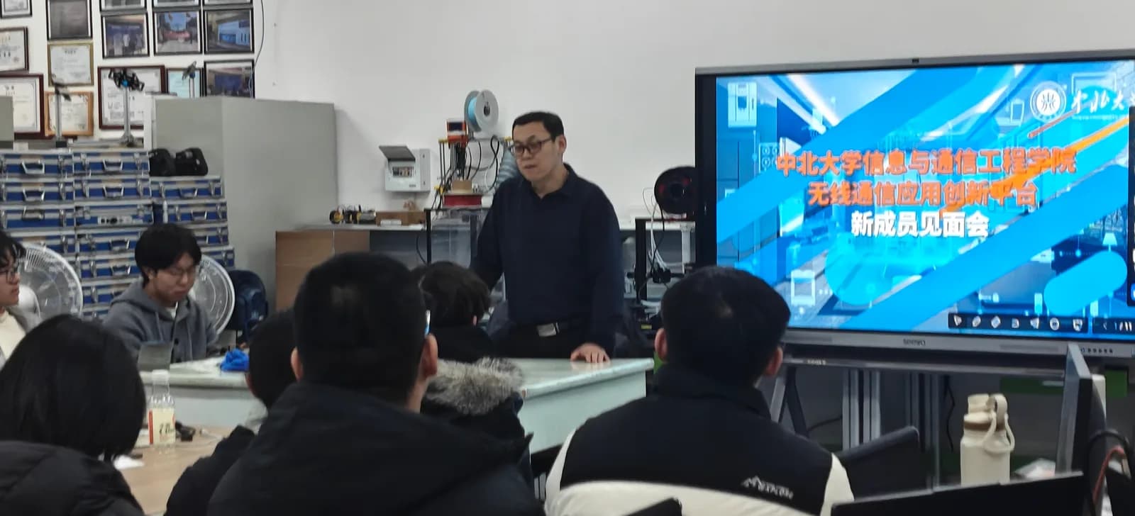 教师与平台学生开展交流
